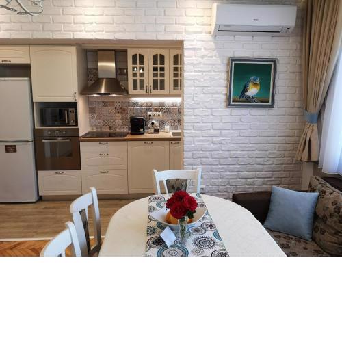 Central Varna Apartment - Lets4Holiday