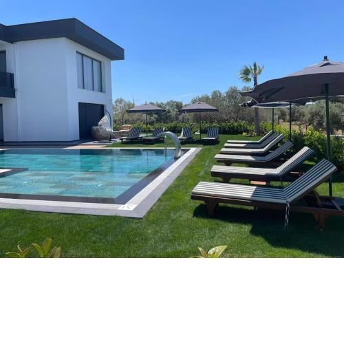 Çeşme ultra lüks havuzlu villa
