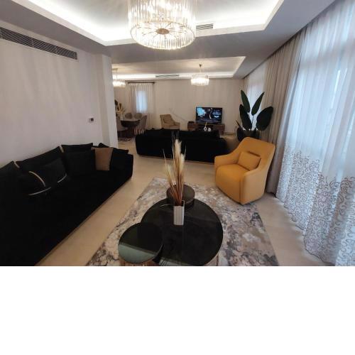 CFC, Luxurious 4BR Apartment, Remarkable value unbeatable Location