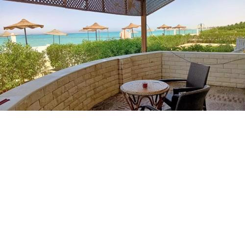 شاليه علي البحر صف أول بحديقة خاصة بمنتجع براس سدر Chalet direct Sea View Ras Sudr