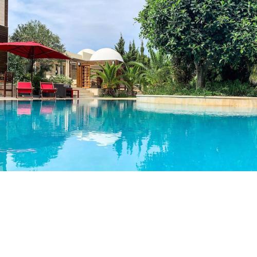 Chambre Sélim, entre piscine et oliviers B&B