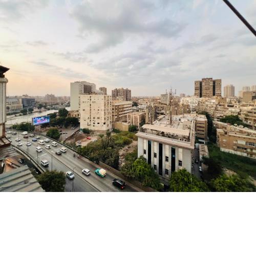 Charming 2-bedroom apartment with AC, WiFi in lovely Cairo Governorate