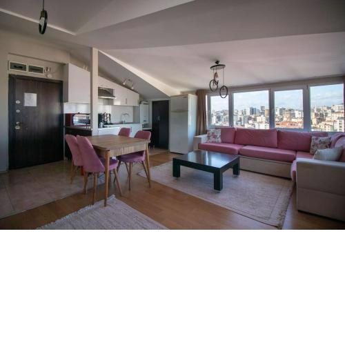Charming 2BR Panoramic Views Penthouse in Maltepe