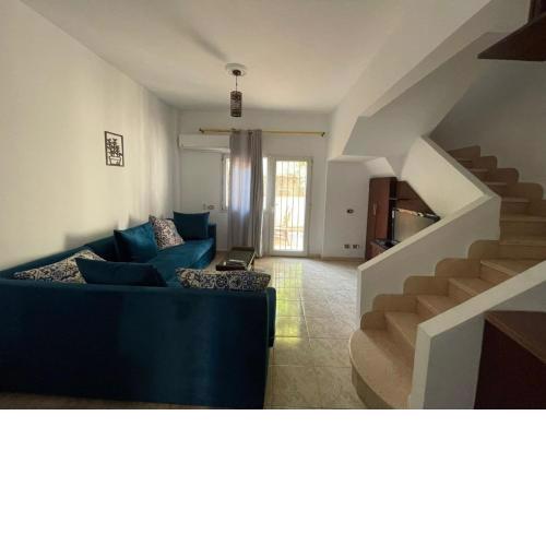 Charming 2BR Townhouse - 1037