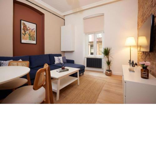 Charming 3BR 2Bath AC in Center D2