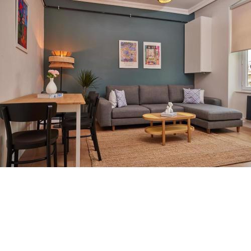 Charming 3BR 2Bath AC in Center