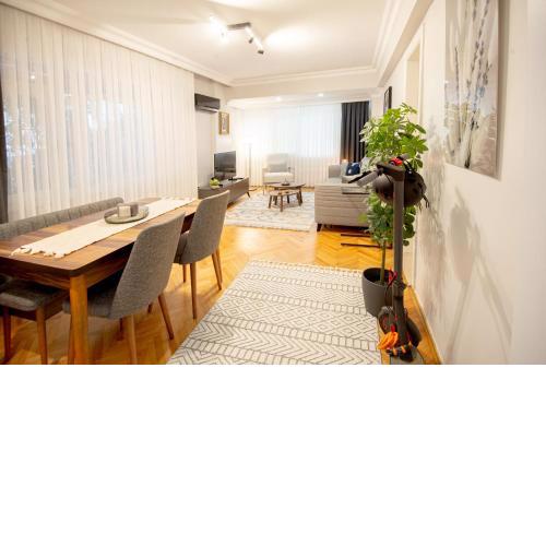 Charming Bagdat Avenue Hideaway, Near Marina