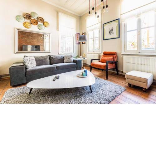 Charming Bright Rustic 2bd2bath Balat Pad! #349