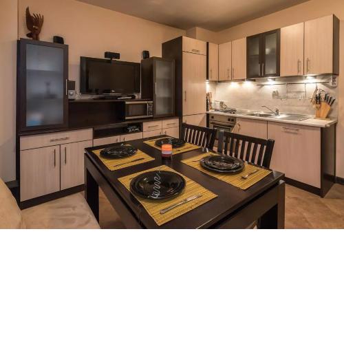 Charming, Fully-furnished, 2-bedroom apartment
