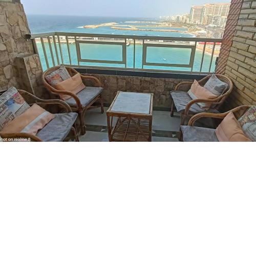 Charming Seaview Condo in Gleem G10