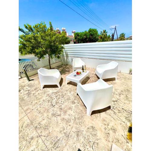 Charming Sunlit Two Bedroom Apartment