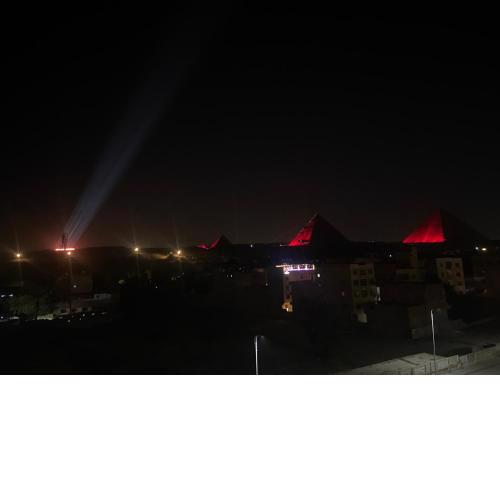Cheops pyramids inn