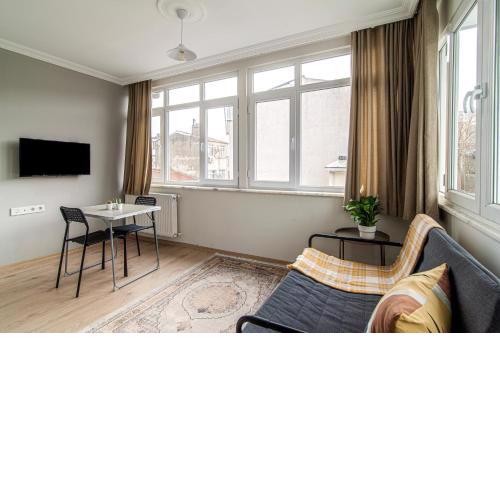 Chic Apartment in Balat, Fatih with Balcony