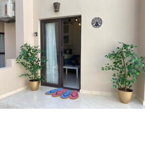 Chic Stylish Spacious Apt Poolside SmartTV & WiFi