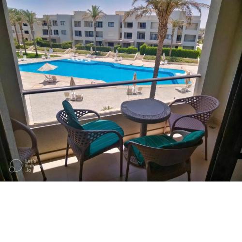 Chill at Salty Life, Pool Balcony, Azha, Sokhna