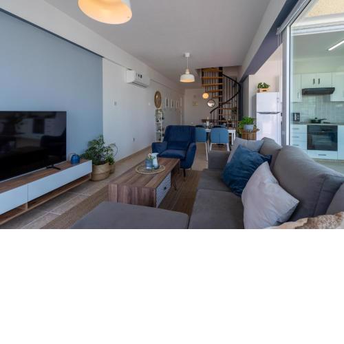 Chloris 3- Bedroom Apartment W/Pool in Larnaca