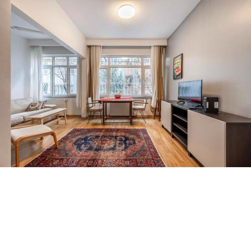 Cihangir Charm:Sunny 1BR Retreat