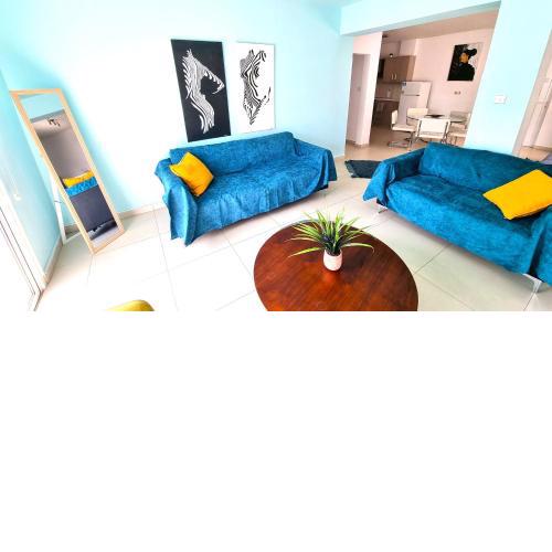 City Center: Your Urban Retreat- 100m to the beach