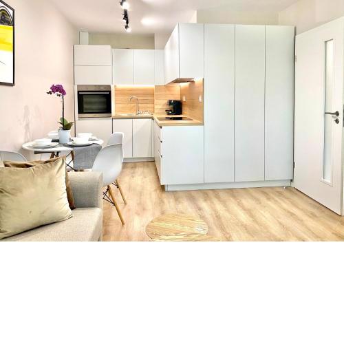 City Centre Bright & Cozy Apartment for 4 persons