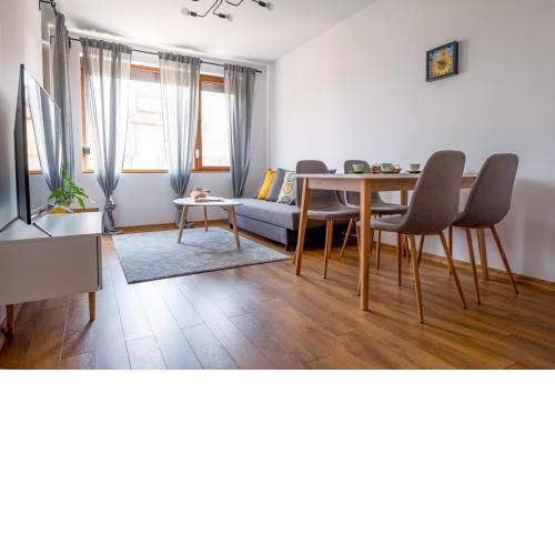 City View Apartment With 2 Bedrooms and Free Garage