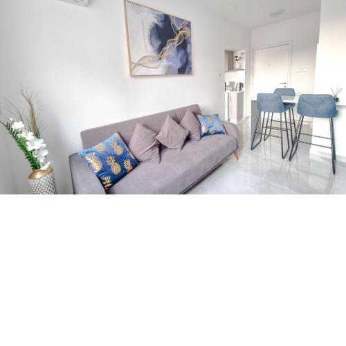 Coastal Chic: Luxury Apt in the Heart of the City! with Smart TV!