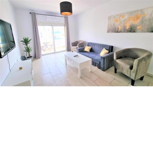 Coastal Getaway: 2 Apartments for up to 14 guests! Light-flooded and Spacious