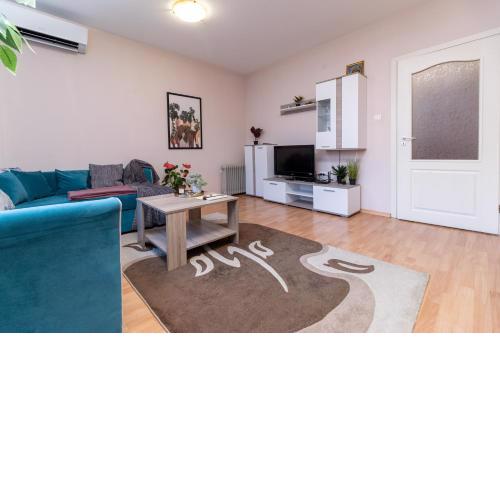 Comfortable 2BR Urban Getaway in City Center