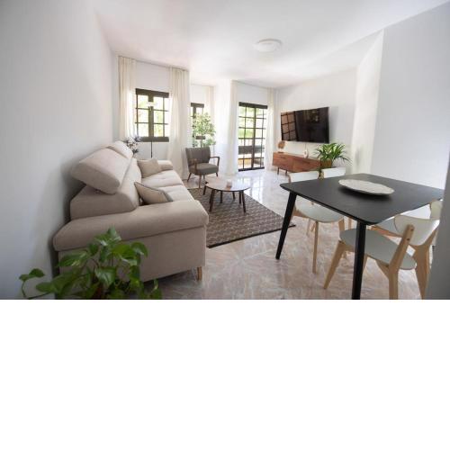 Comfortable Centric Apartment Steps from the Beach