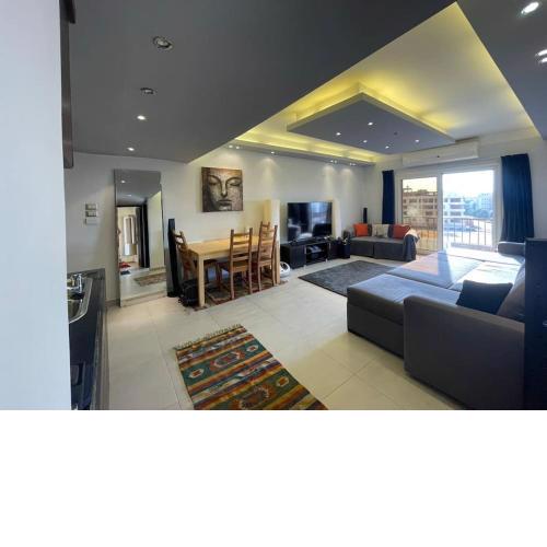 Comfortable Sunny apart 16 mins from Airport