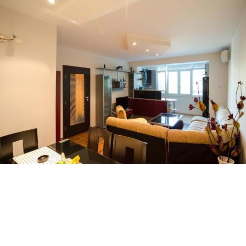 Comfy 2BR Apart in Kapana Creative District Top Center