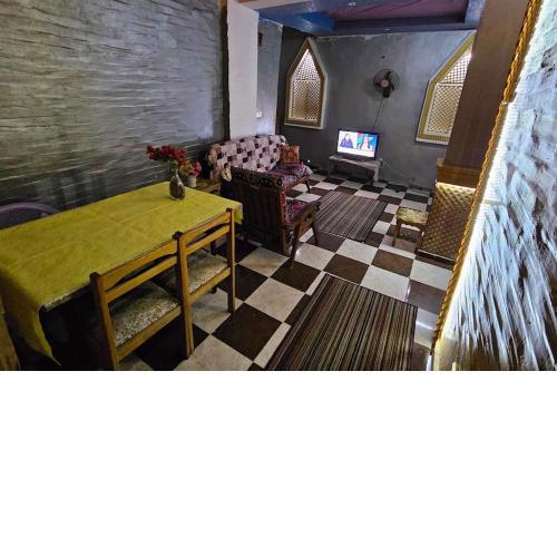 Comfy Hostel-Style Home Near Pyramids