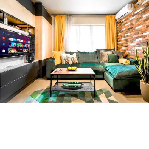 Compact Studio for Digital Nomads, Fast WiFi, AC
