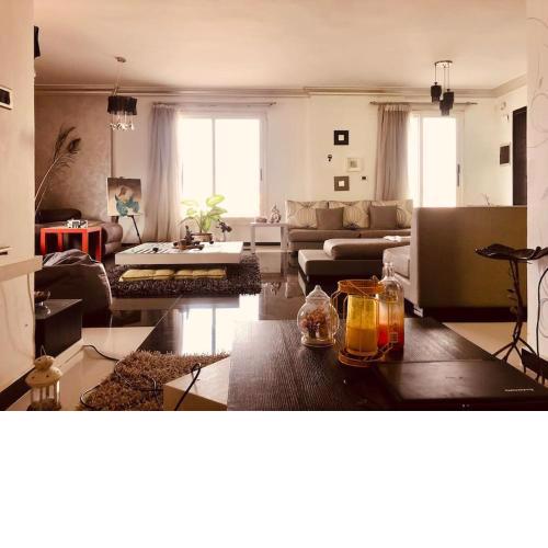 Contemporary 1 Bedroom Luxurious Apartment