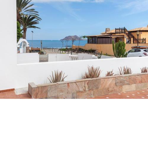 Corralejo Beach Villa with Private Pool, BBQ, Wifi at Galera Beach