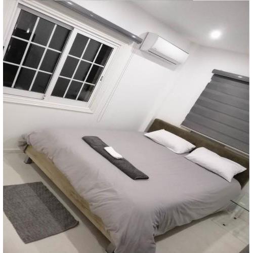 Cosy Room with Kingsize Bed by Larnaca Beach Centre