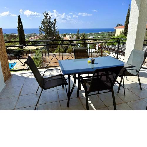 Cozy 2 bdr house with panoramic sea views