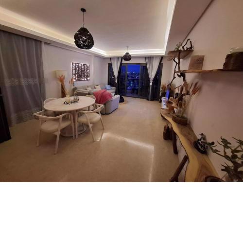 Cozy 2 bedroom apt in SheikhZayd
