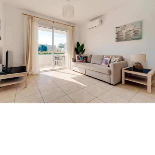 Cozy 2 Bedroom Family Apartment w/ Pool