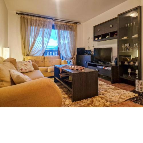 Cozy 2-Bedroom Stay with Parking in OLD INN Bansko