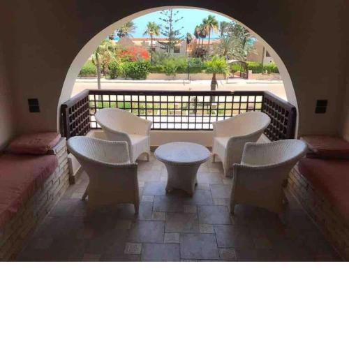 Cozy 2bed & 2Bath Chalet in Marina 1, North Coast