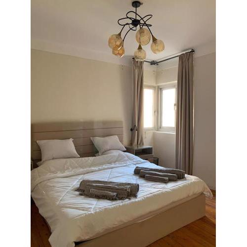 Cozy apartment 10 to 15 min driving to Cairo International Airport