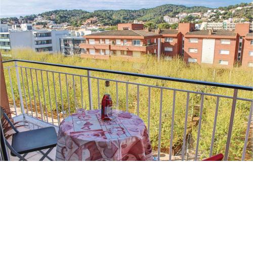 Cozy Apartment In Tossa De Mar With Kitchen