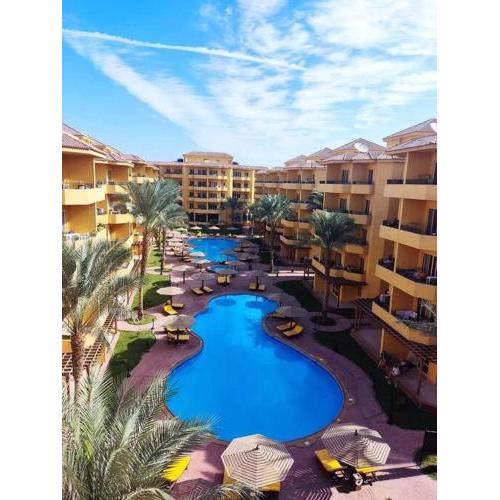 Cozy apartment near Red Sea in the city center