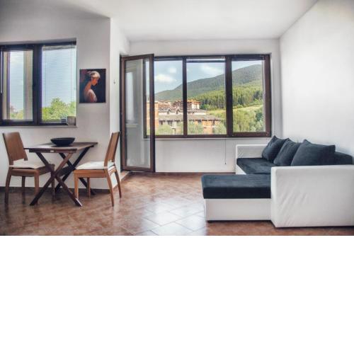 Cozy apartment next to the forest and the gondola