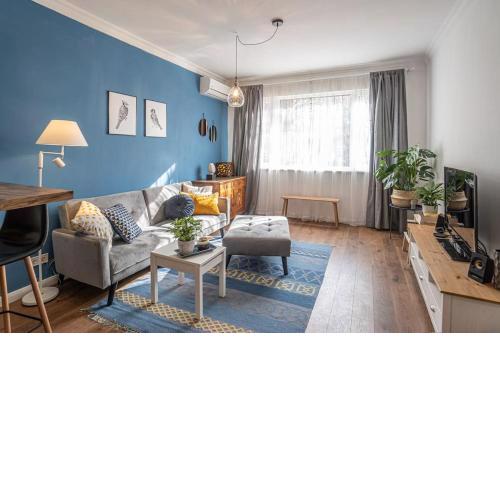 Cozy apartment overlooking the park
