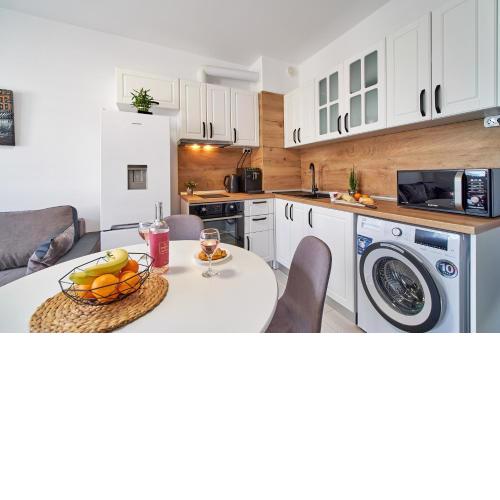 Cozy Apartment with Balcony on the Black Sea- part of the family 'Vicki Apart