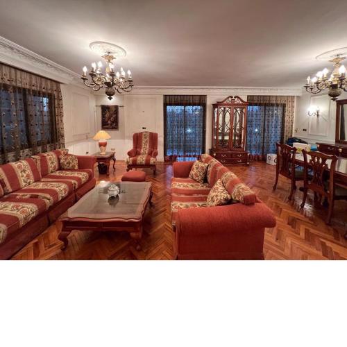 Cozy Apartment with Merryland Garden view