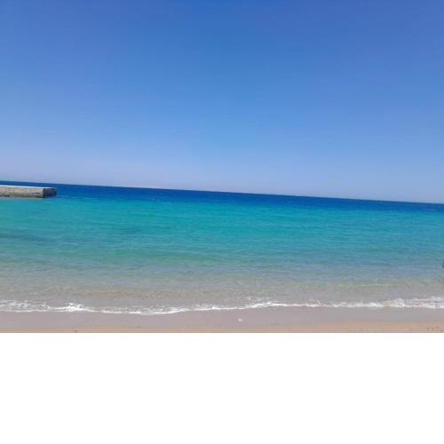 Cozy beachfront apartment in Al Ahyaa suitable for a family with children
