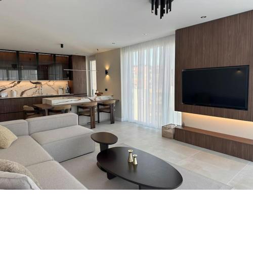Cozy Elegant 2BR Apt + Free Parking next to Paradise Mall
