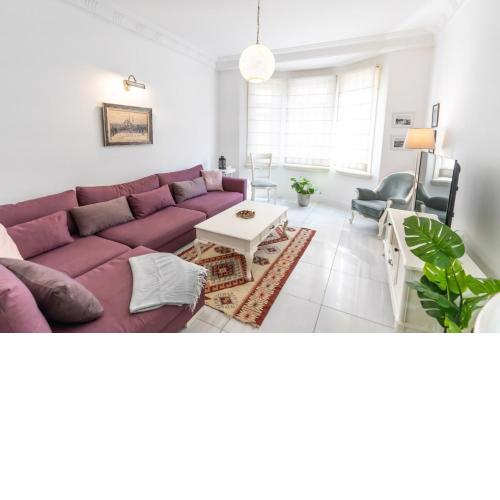 Cozy Getaway - Warmth And Comfort In The City